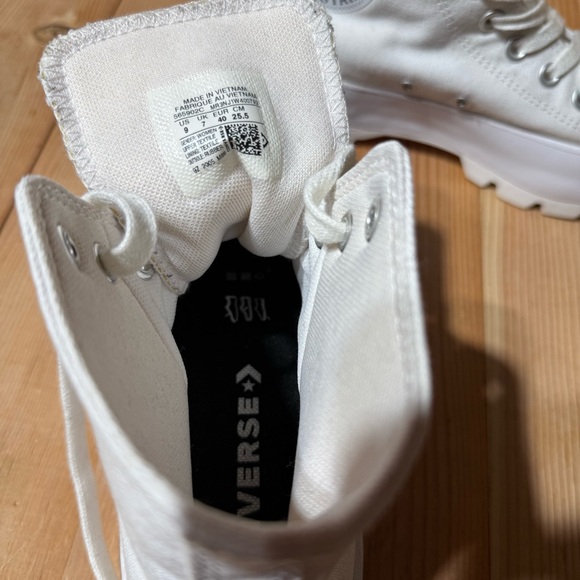 Converse Chuck Taylor All Star White High-Top Sneakers, Sz 9 - Picture 6 of 8